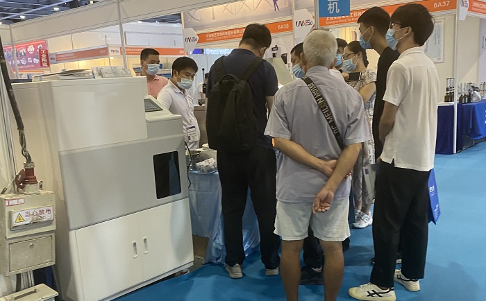 与会人员参观茄子视频官网下载行星茄子视频免费APP